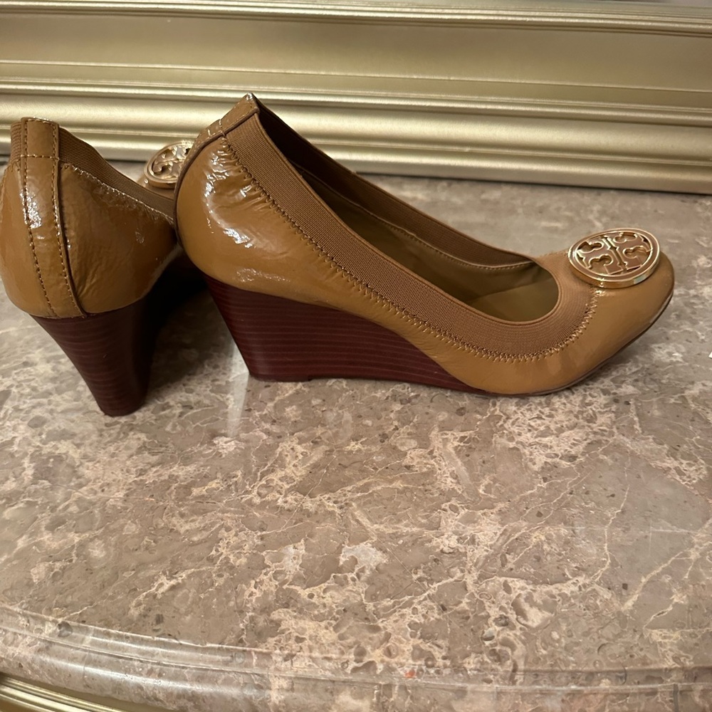 Tory Burch leather shoes. Size 9.